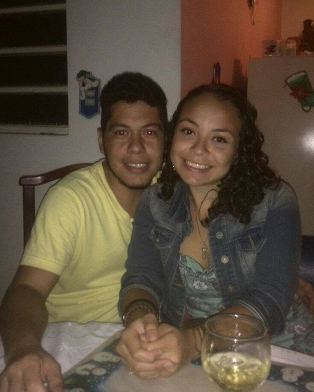 La pareja celebrando su historia juntos